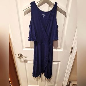 🎉SALE 5 for $15🎉 Alya Blue dress. Faux tie at waist. Cross over. Size med
